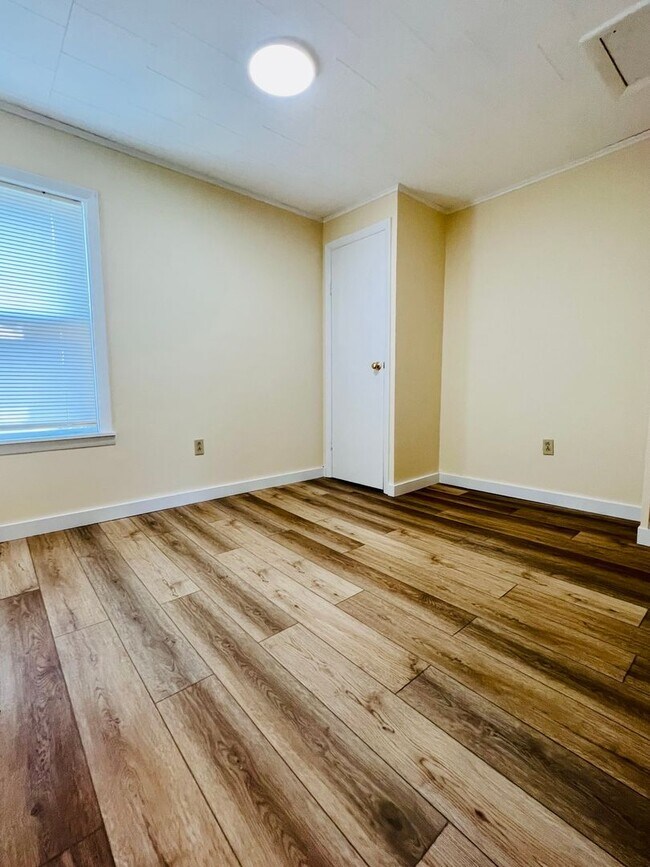 50-52-52 Howard St unit 50 Howard St, Burlington, VT 05401 - photo 3