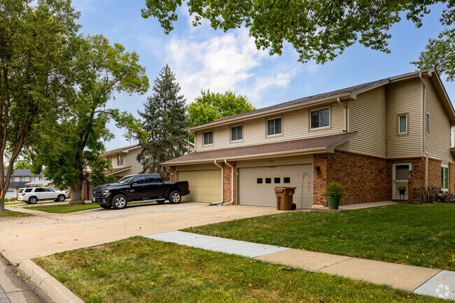 If you condo life is the life for you, Colonial Hills has you covered.