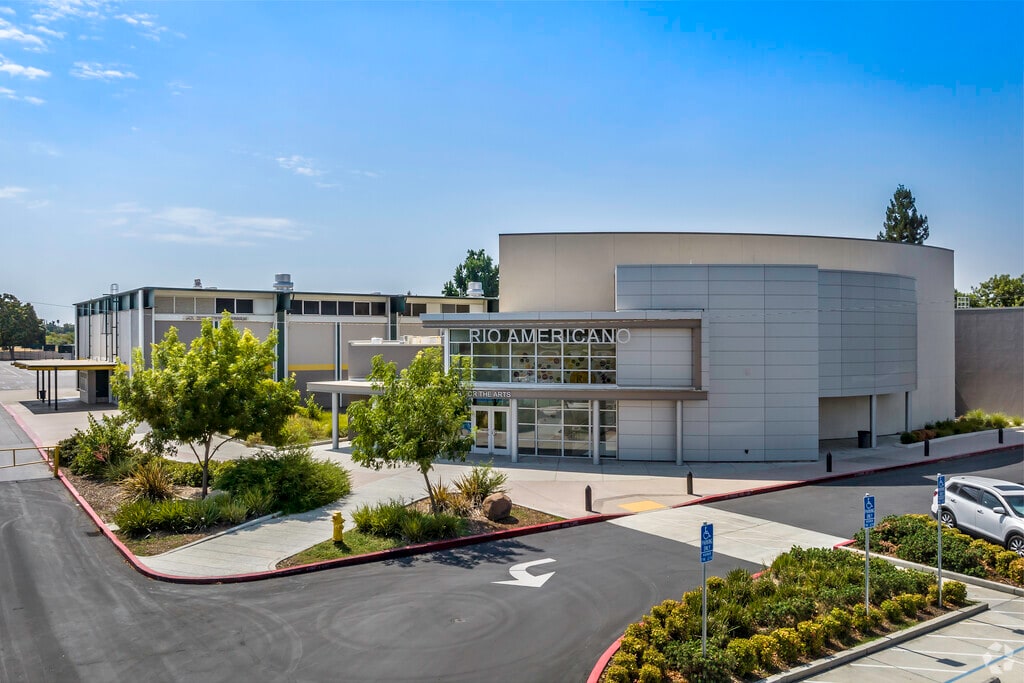 Rio Americano High School is a modern looking school in Del Paso Manor.