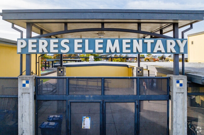Peres Elementary School has quality teachers in Richmond.