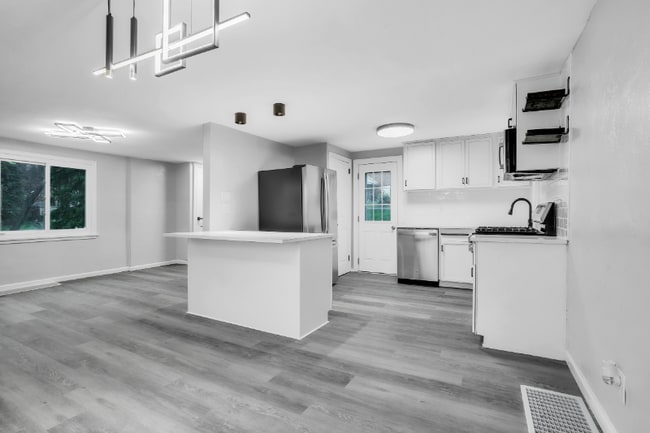 1209 Cloverfield Dr, Pittsburgh, PA 15227 - photo 4