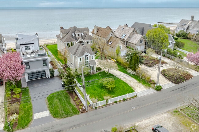 Fairfield Beach Road has large to cozy sized beach homes right on the water in Fairfield.