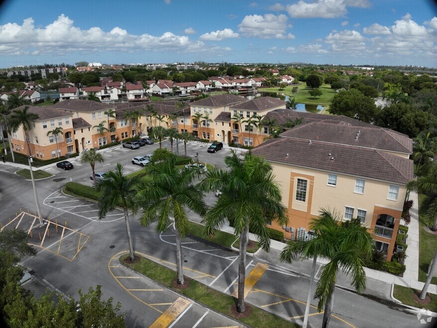 10012 NW 7th St unit 208, Miami, FL 33172 - photo 2