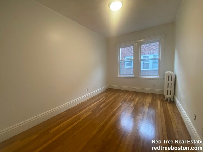 244 Winchester St unit 1, Brookline, MA 02446 - photo 4