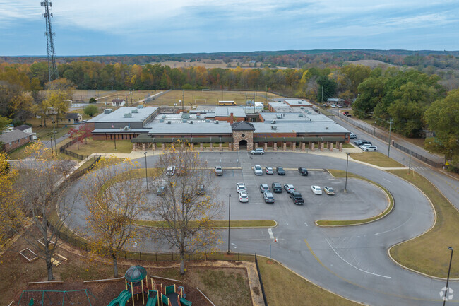 Montevallo Middle School has a 14:1 student teacher ratio.