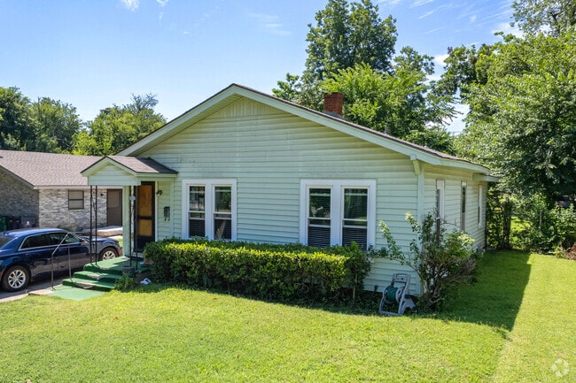 Plenty of homes in Culbertson East Highland have lush green yards.