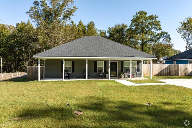 Homes in Woodville feature small front patios.
