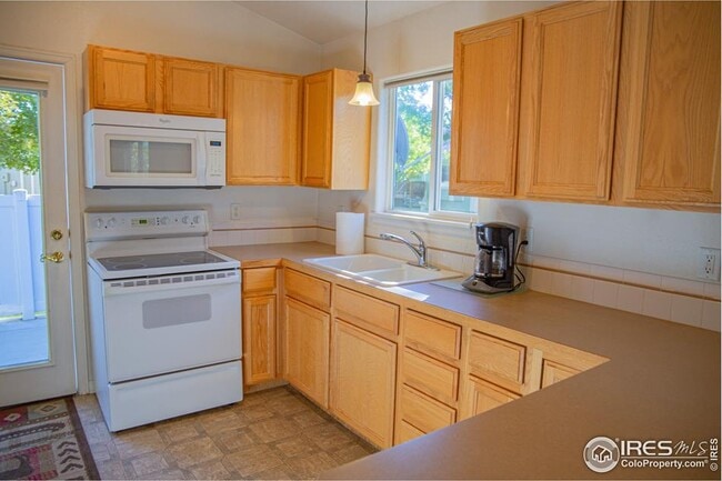 1371 Saginaw Pointe Dr, Windsor, CO 80550 - photo 3