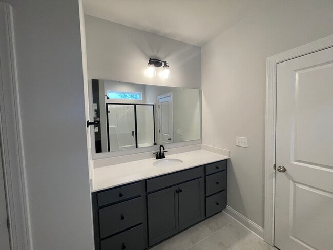 704 Sutherland Ct, Raeford, NC 28376 - photo 2