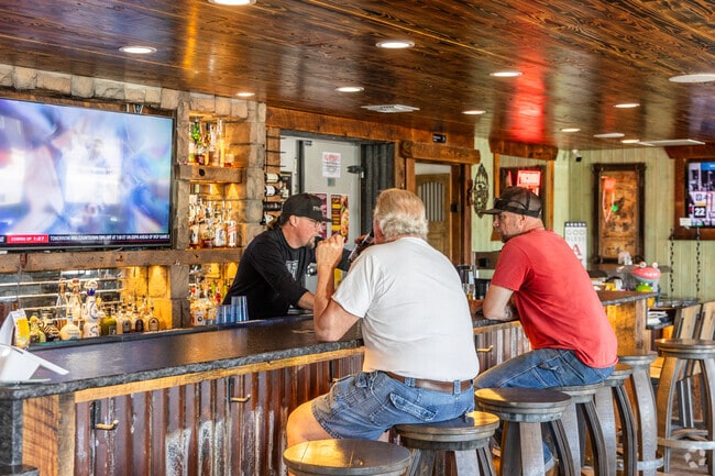 La Pine features numerous eating and drinking establishments.