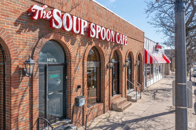 Soup Spoon Café serves brunch and craft beer near Hunter Park.