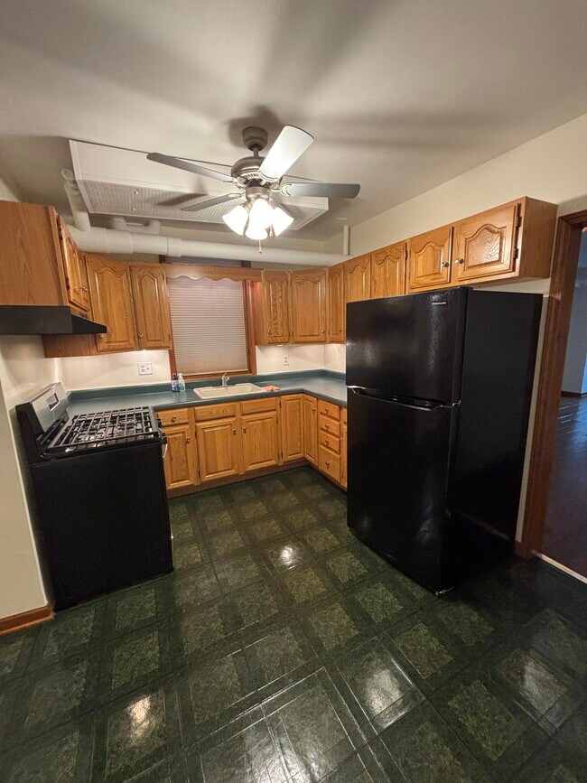 2318 W Diversey Ave unit Garden Apt, Chicago, IL 60647 - photo 5