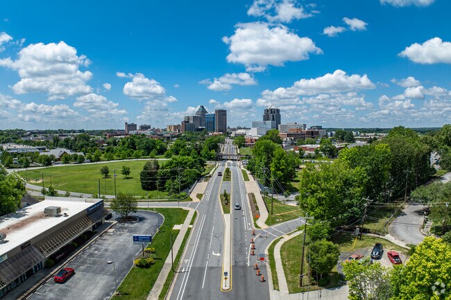 Dunleath folks have an easy straight shot into the heart of downtown Greensboro.