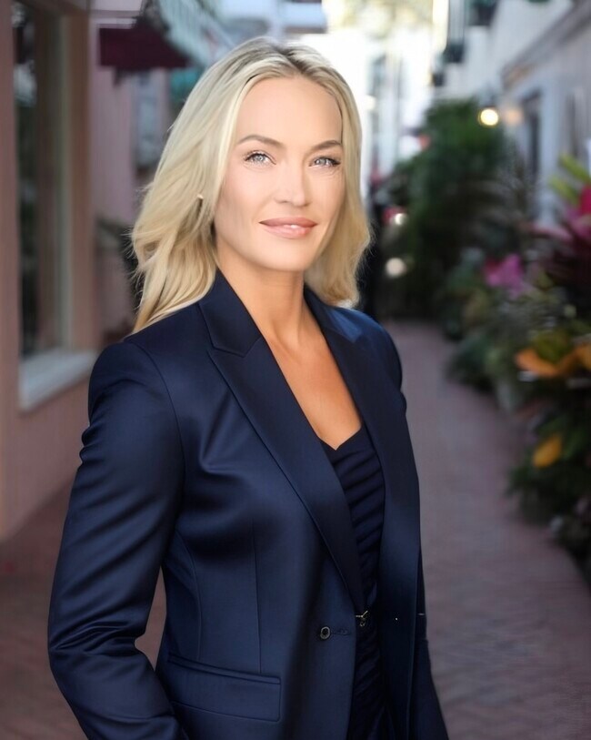 Agent Photo