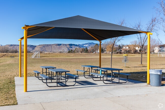 Drake Junior High School received an A- from Niche.