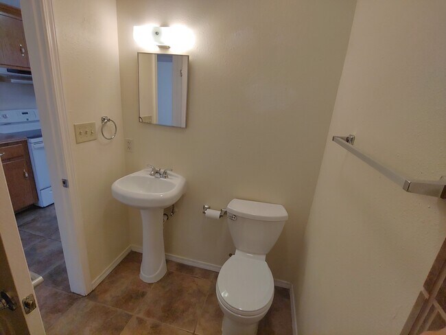 1319 31st St unit 2, Galveston, TX 77550 - photo 4