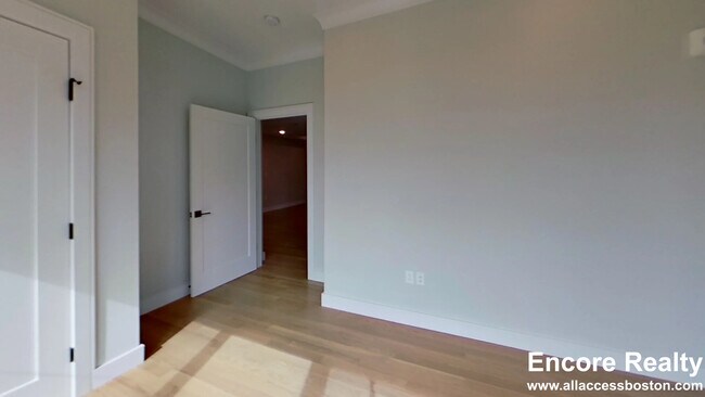 104-106-106 Warren St unit 13, Boston, MA 02135 - photo 4