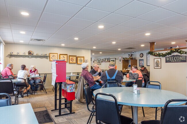 Riverside Cafes in Bellevue is a popular brunch spot with the locals.