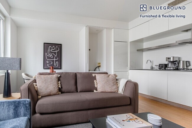 Cassa Residences unit FL30-ID1425, New York, NY 10036 - photo 3