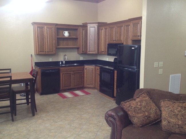 104 W 7th St unit 104.5, Newkirk, OK 74647 - photo 2