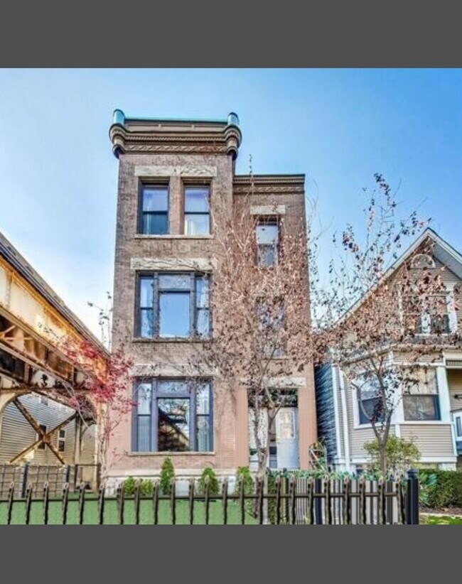 3412 N Janssen Ave Unit 1, Chicago, IL 60657