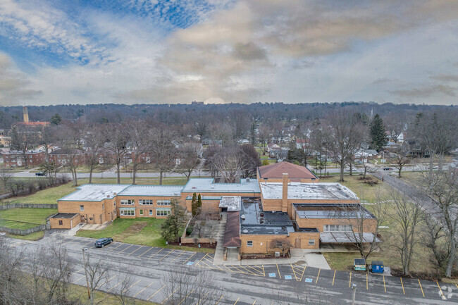 Summit Academy School challenges students by offering an all-encompassing curriculum.
