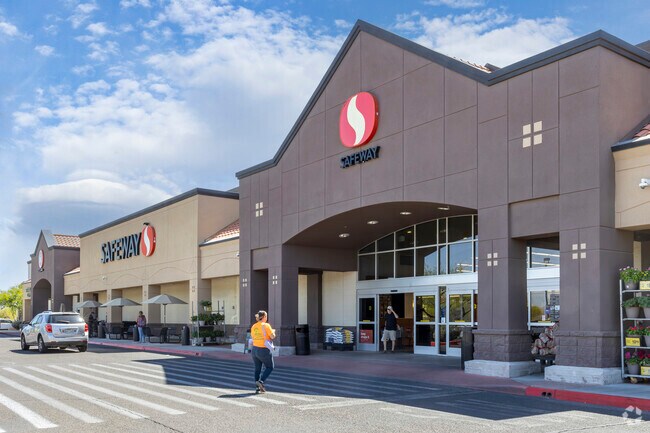 Ironwood Reserve residents will likely keep their pantries stocked with groceries from Safeway or Fry’s.