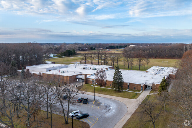 Port Huron's Holland Woods Middle School is a well rated school with average class sizes.