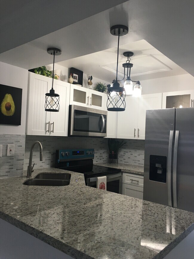 2154 W 60th St unit 12213, Hialeah, FL 33016 - photo 2