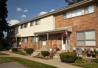 1880 Rochester Rd, Royal Oak, MI 48073