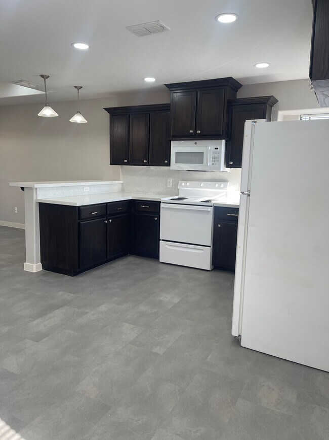 404 E 2nd St unit D, La Joya, TX 78560 - photo 2