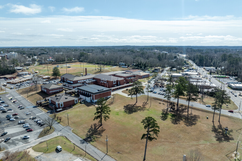 Benjamin Russell High School encourages a positive classroom environment.