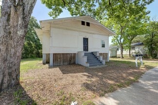 1923 Calvert St, North Charleston, SC 29405