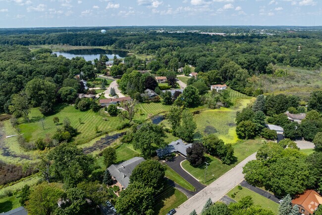 There are many lakefront Hill N Brook homes due to the number of lakes inhe neighborhoods.