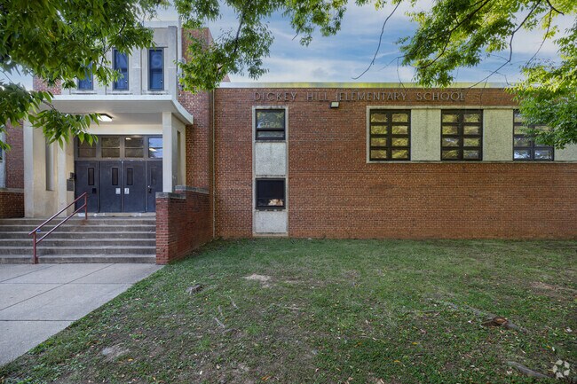 Dickey Hill Elementary/Middle School offers quality education for families in Dickeyville.