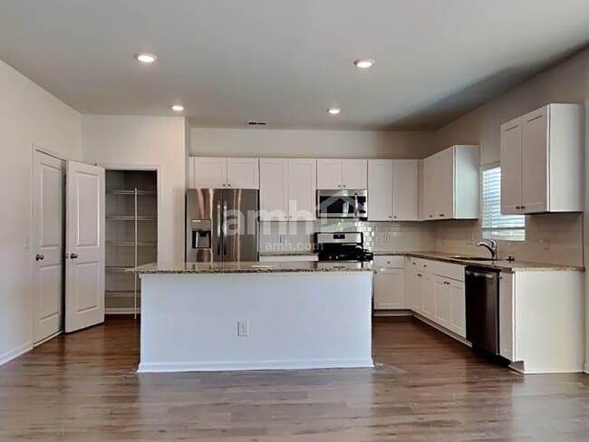 486 Spanish Wells Rd, Hilton Head Island, SC 29926 - photo 3