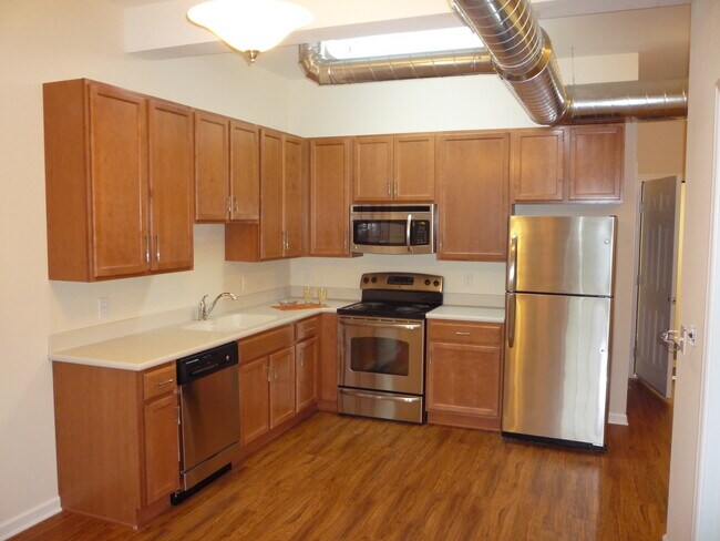 215 N 6th St unit 2, Emmaus, PA 18049 - photo 2