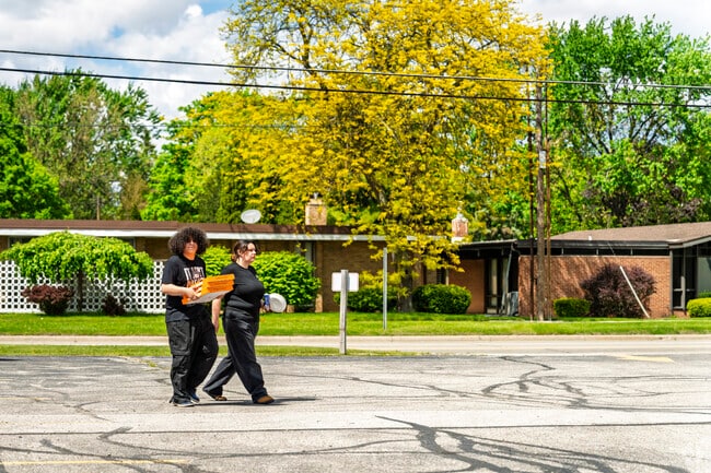 The Saint Stephens Brockway-Carmen neighborhood is very easy to get around in.