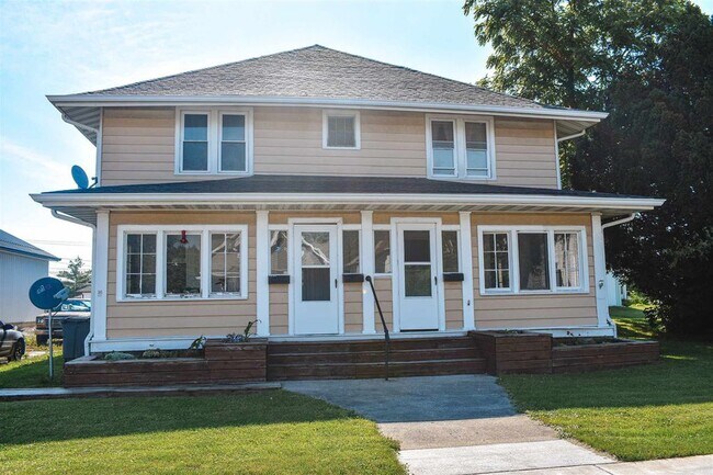 227 S Main St unit 227 S Main, Tipton, IN 46072 - photo 2