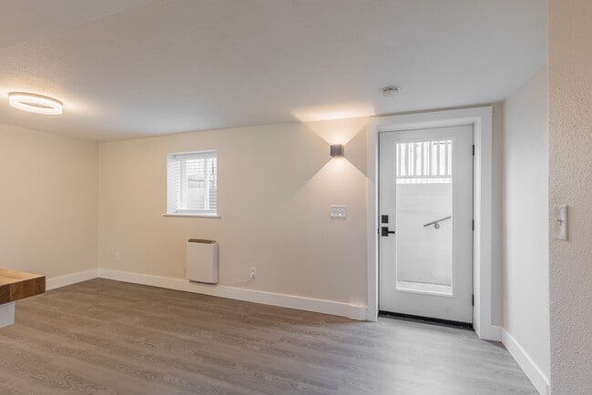 1144 SE 85th Ave unit Vic II, Portland, OR 97216 - photo 4