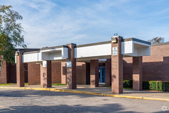 Daniel J Flood Elementary School serves 610 students in grades K-5.