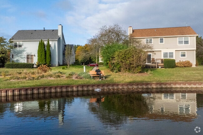 Find peace and tranquility at one of the several lakes in the Old Farm Lakes neighborhood.