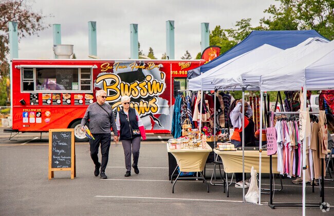 Spend time with the family at Arden Fair Farmers Market in Sacramento, Arden Fair Ca.