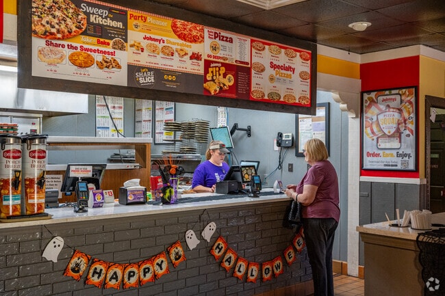 Johnny's Pizza House in Swartz serves up pizzas, muffalettas, wings, beer and more.