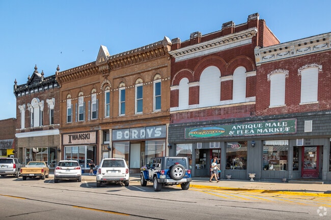 Browse the local shops found near Frankfort Square Park in Columbus.