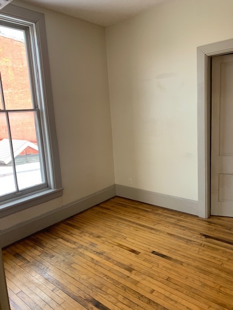 10 1/2 N Sandusky St unit 2nd Floor, Delaware, OH 43015 - photo 4