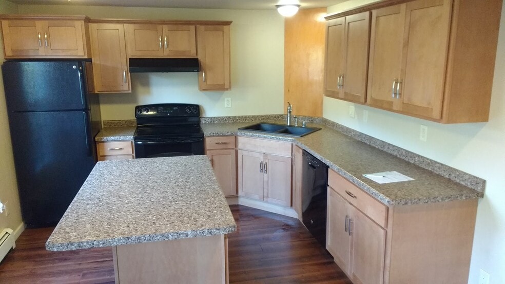 1027 Riverside Dr unit B, Waupaca, WI 54981 - photo 1