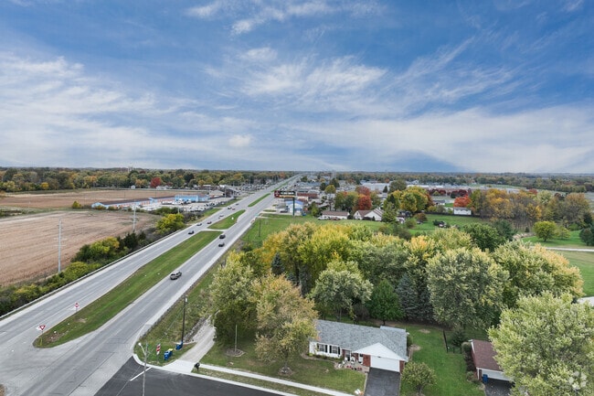 Indianapolis is easy to access via US 31 North 30 minutes away.