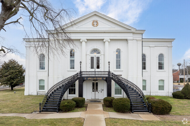 The 5th Appellate Court is one of many beautiful landmarks in Mount Vernon.