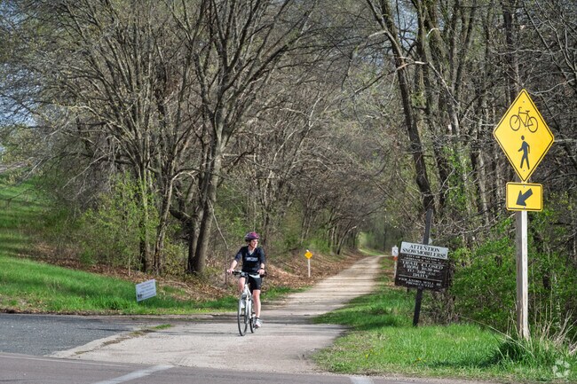 Great River State Trail traces Brice Prairie’s eastern edge.